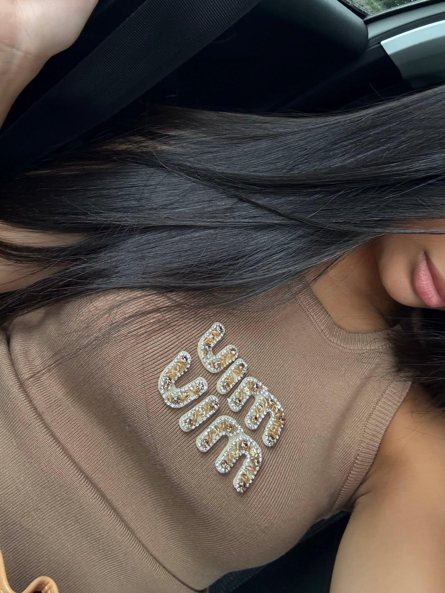 TOP MARRON COTELÉ AVEC LOGO BRODÉ