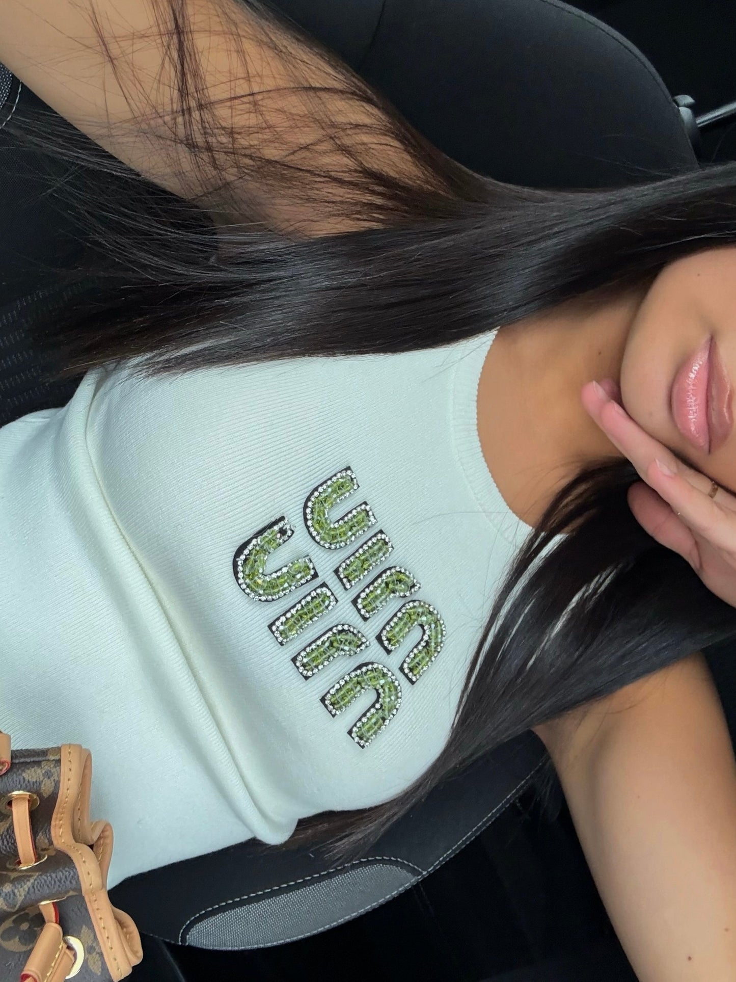 TOP BLANC COTELÉ AVEC LOGO BRODÉ VERT